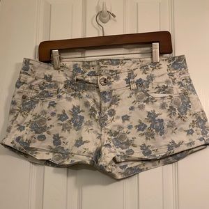 Pretty short 🌴☀️🌸